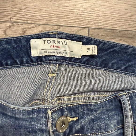 Torrid Ripped Distressed Denim Jeans Womens Size 14 Medium Wash Destroyed - Picture 7 of 14